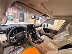 تۆیۆتا لاند کروزەر